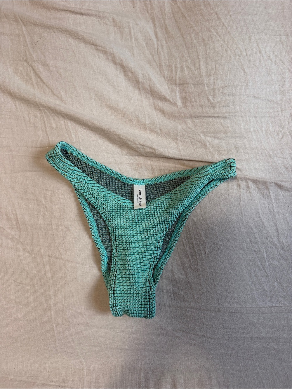 Bond-eye bottoms